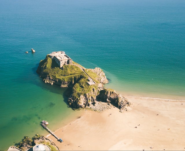 Tenby island fort history lesson for Saundersfoot WI