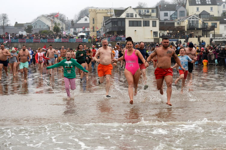 Saundersfoot New Year’s Say Swim