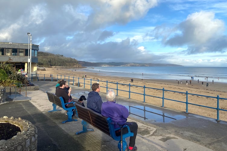 Saundersfoot beach scene