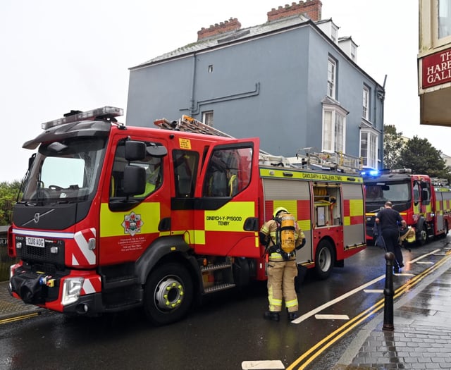 Crews tackle fire near to Tenby's iconic harbour