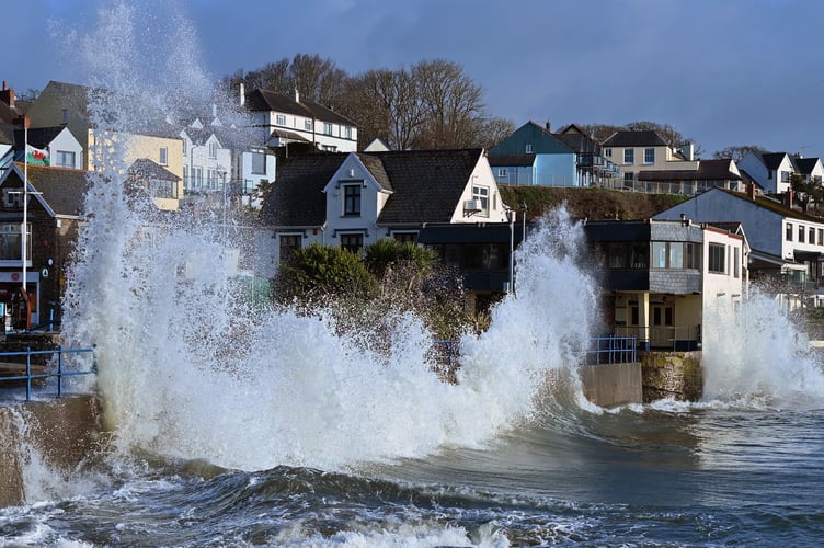 Saundersfoot waves