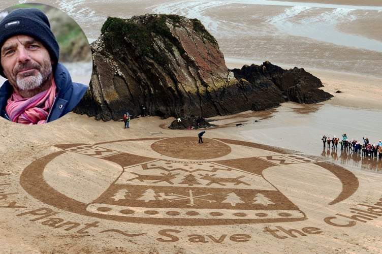 Marc Treanor sand art