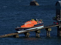 Tenby RNLI crew hot-foot it over to Pendine to help injured person