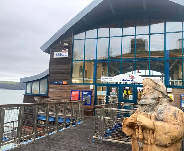 Senedd tributes to RNLI as charity marks 200 years