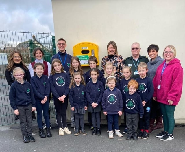 Communities to benefit from new defibrillator at Templeton School