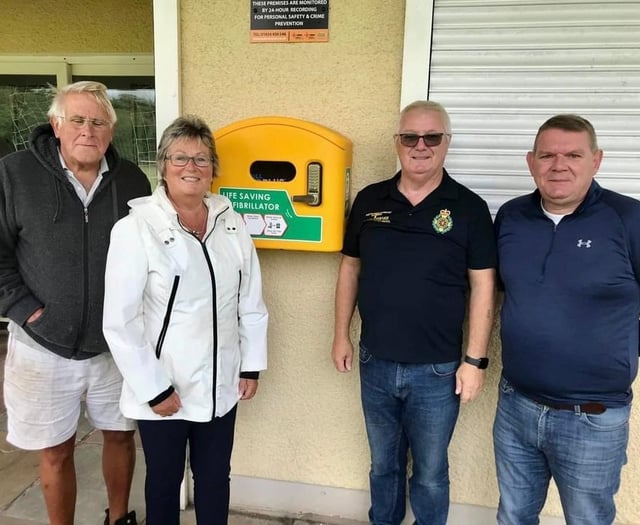 New defibrillator fitted for Saundersfoot sports field welcomed