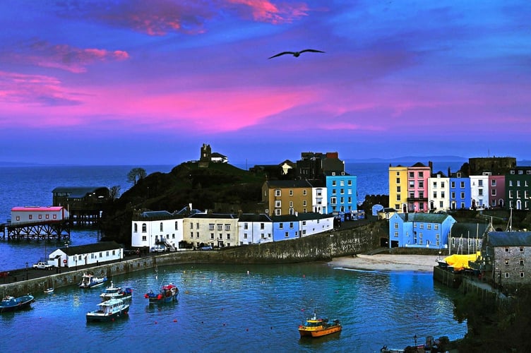 Tenby at night