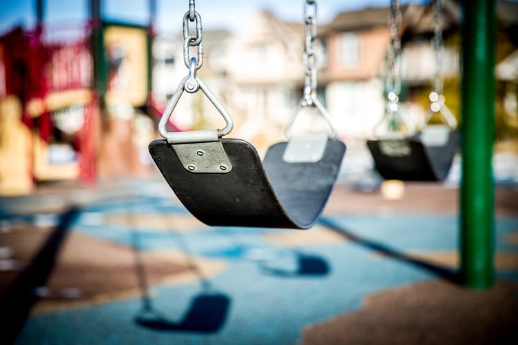 Play park swing