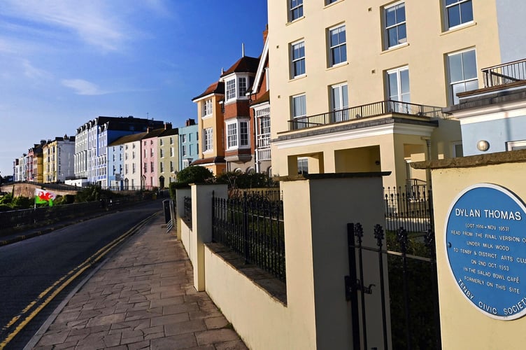 Dylan Thomas blue plaque Tenby