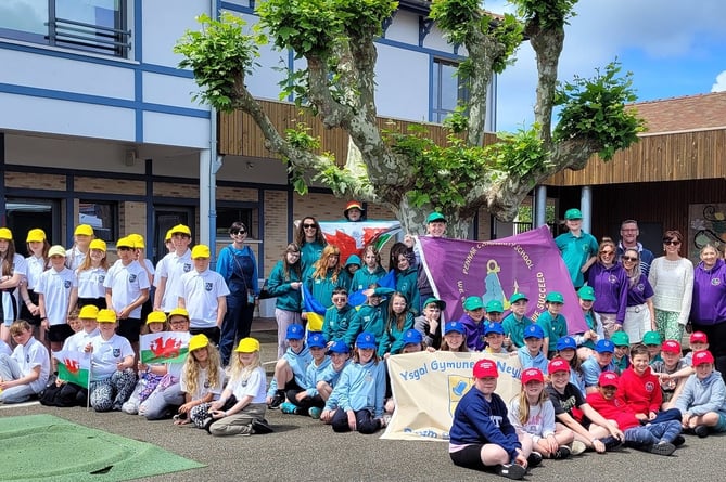 60 children and 16 teaching staff from schools across Pembrokeshire visited the Bassin d'Arcachon in France as part of a Taith funded project.