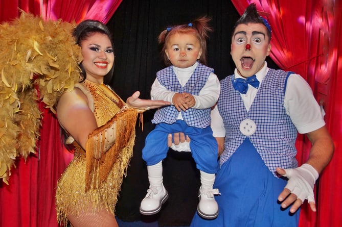 Circus Mondao's Kikin family