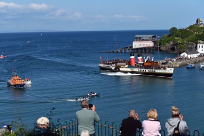Famous steamship the Waverley returns to sunny Tenby