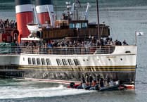Tenby boats help iconic paddle steamer out of harbour