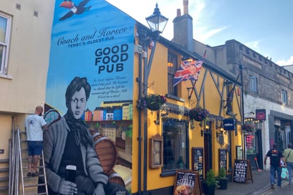 Graffiti artist pays homage to Dylan Thomas at Tenby’s oldest pub
