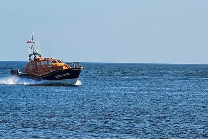 RNLI crew pick-up stranded Caldey Island tourists