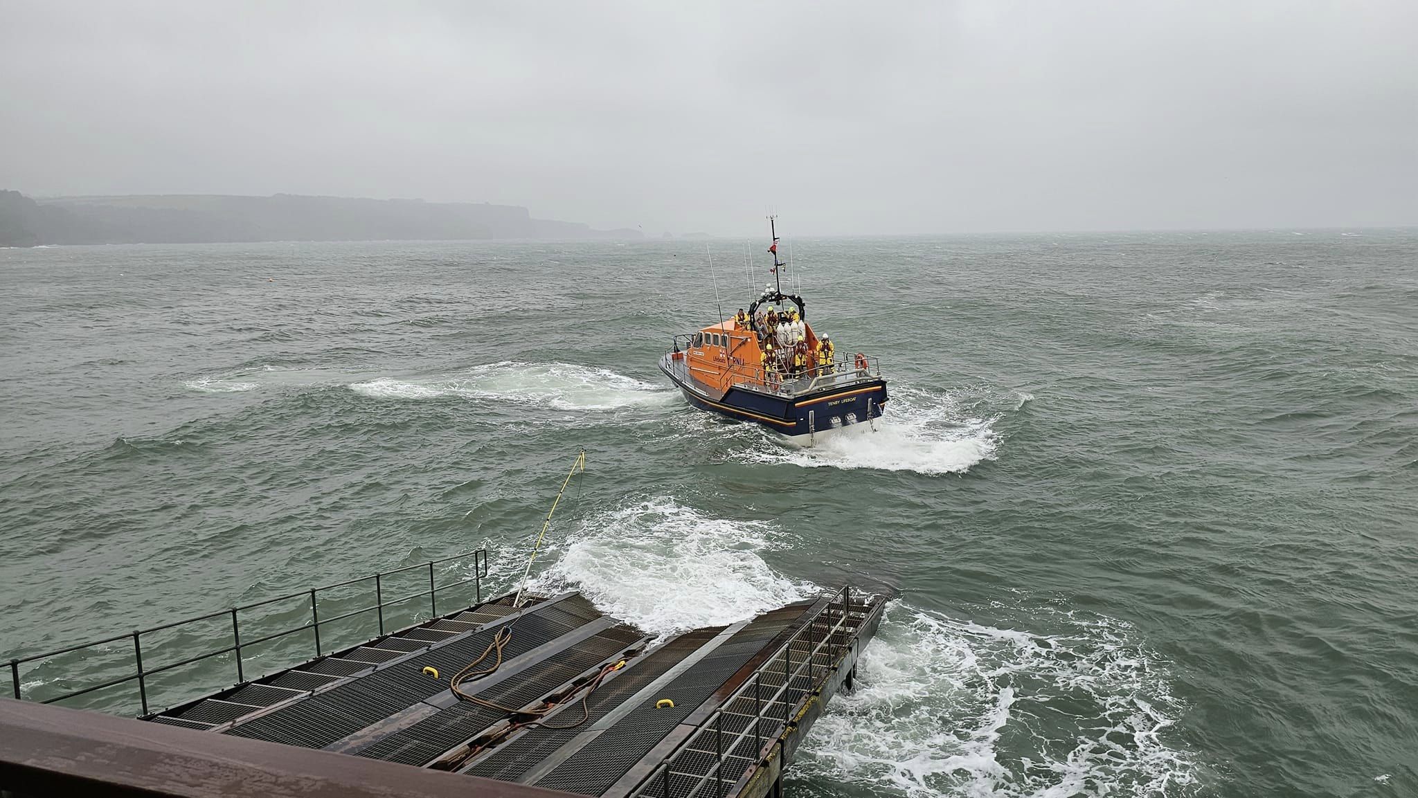 Tenby RNLI Lifeboat launches into the rough sea remnants of Hurricane ...