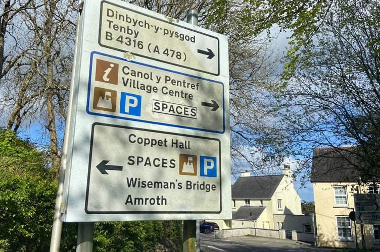 Saundersfoot sign