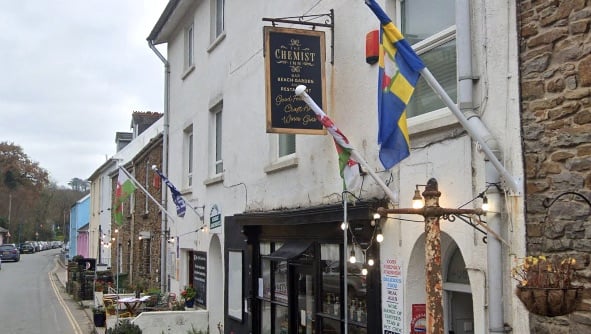 Plans to expand and update The Chemist Inn along The Strand in Saundersfoot have been withdrawn.