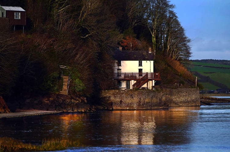 The Boathouse, perched on a cliff overlooking the Taf estuary, was the residence of renowned Welsh poet Dylan Thomas during the final four years of his life. It is here that he penned some of his most significant works, including parts of ‘Under Milk Wood.’ 